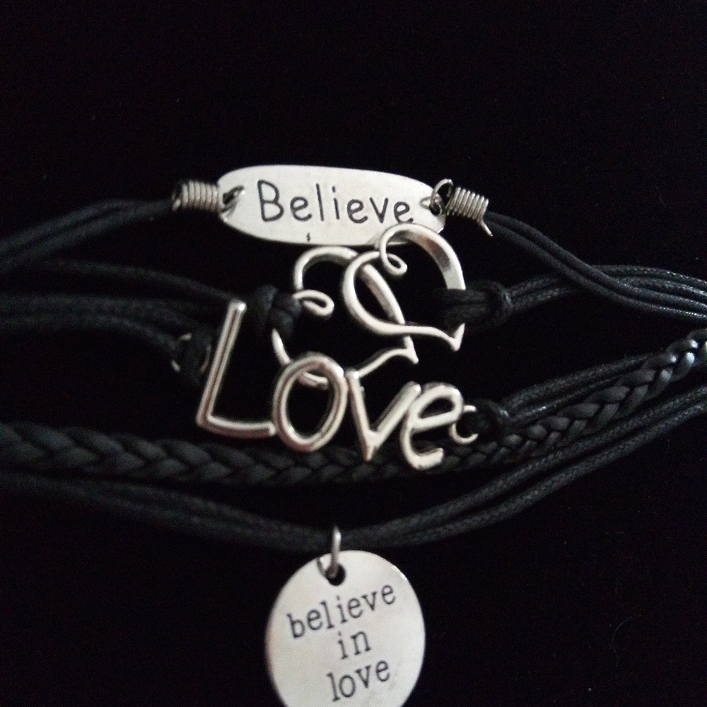 🆕"Believe in love" 9.5 inch bracelet 🌹